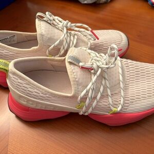 Sorel Kinetic Impact lace sneakers women’s in White and pink